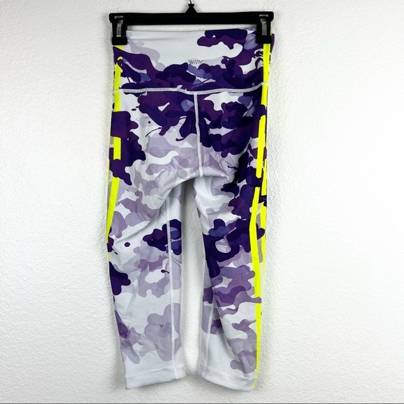 PELOTON x WITH Nail Polish Camo High Rise Reversible Capri Leggings, Size Small - Picture 4 of 8